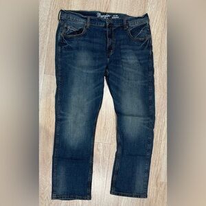 Wrangler Slim Straight Jeans